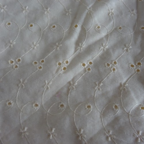 Lot of Eyelet Fabric 4 Pieces each 44" yard for 3 2/3 yds total Cotton - Picture 5 of 13