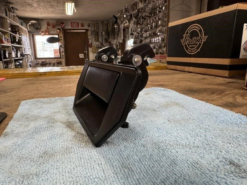 Trunk/Hatch/Tailgate Fits 86-97 NISSAN PICKUP 18348 - Image 2 of 4