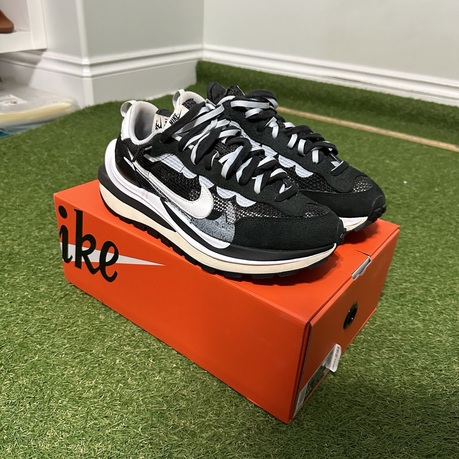 SACAI X NIKE Taglia 11 Nike Sacai x VaporWaffle Black Summit White 2020 CV1363 001 usate in ottime condizioni