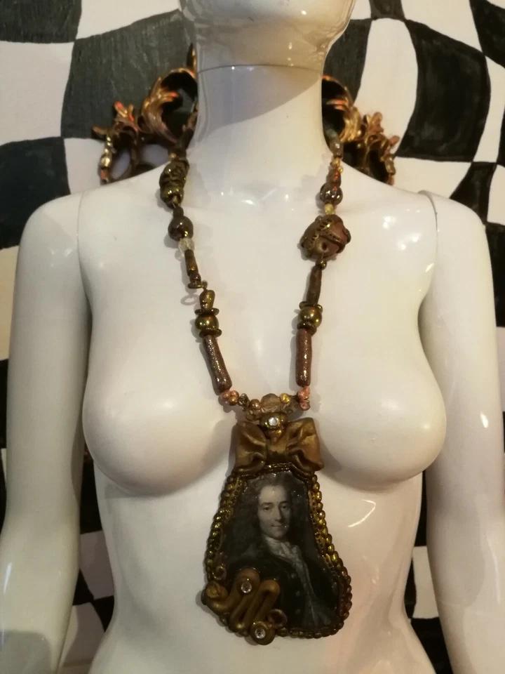 accesorios de moda collar colgante joyería bisutería arte joya voltaire Foto 2 de 4