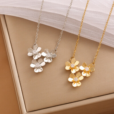 Elegante Orchideenblüten Halskette - Silber & Gold: Das perfekte Geschenk für Fr