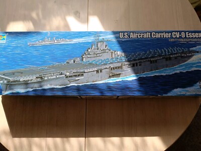 Trumpeter 1/350 US Navy Aircraft Carrier USS Essex CV-9