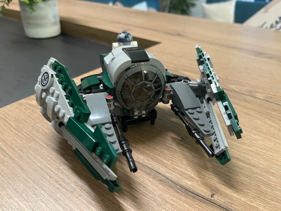 LEGO Star Wars 75360 Yoda's Jedi Starfighter, foto 4 di 5