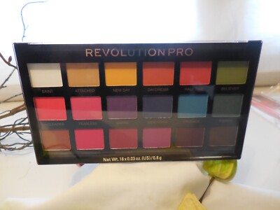 REVOLUTION PRO Lidschatten-Palette 18 Farben.  383/1