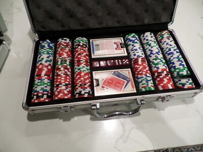 Koreyosh  Poker Chip Set Texas Holdem Blackjack Cards Game w/Aluminum Case NICE!