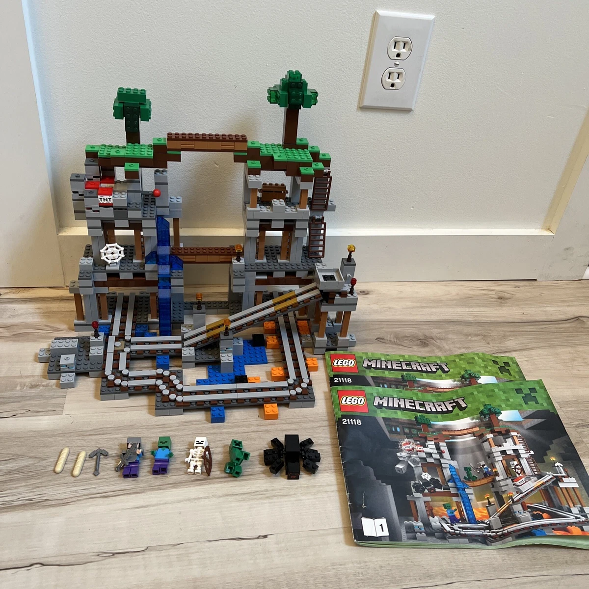 Lego Minecraft The Mine (21118) 100% Complete w Minifigures &