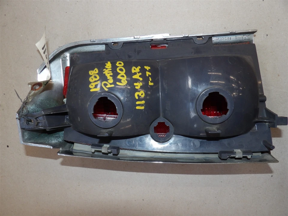 PONTIAC 6000 1984-1991 STATION WAGON RH PASSENGER SIDE TAILLIGHT W/chrome trim - Image 3 of 3