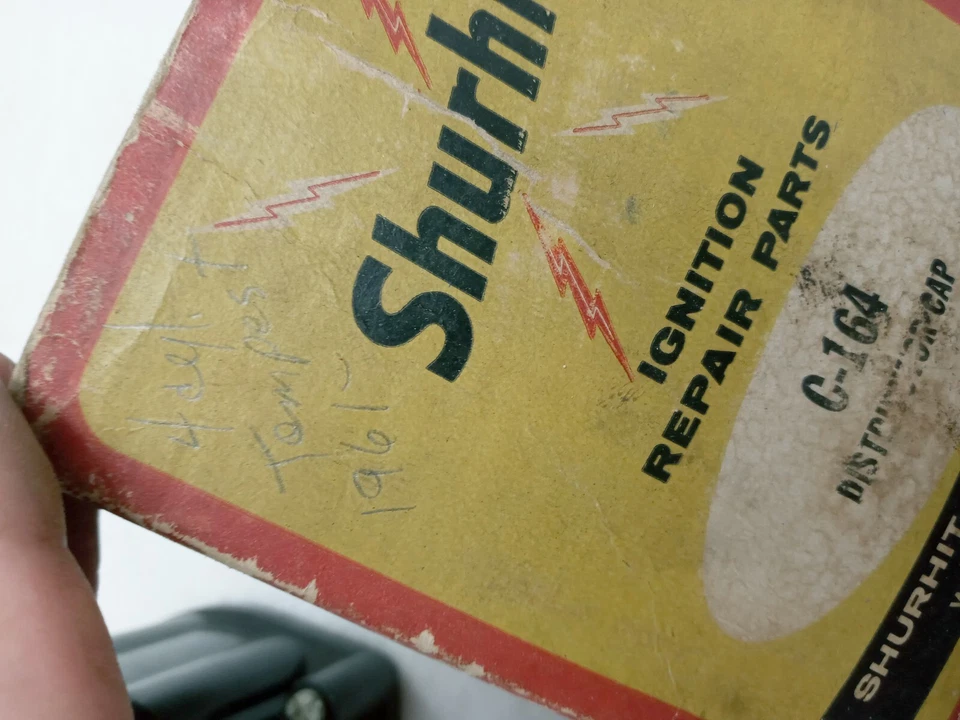 NOS 1961 Pontiac Tempest 4Cyl Shurhit C-164 Distributor Cap Foto 2 de 2