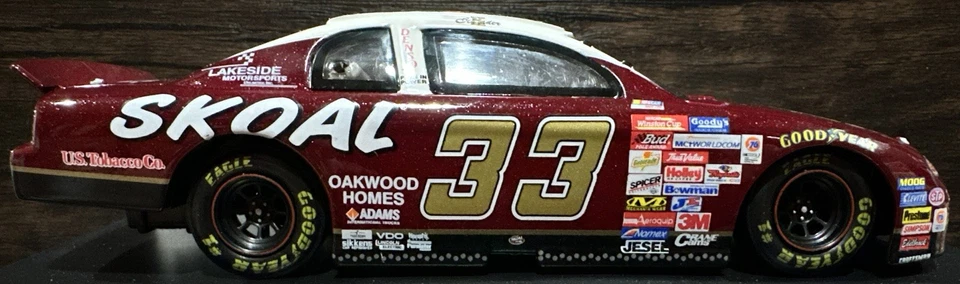 Ken Schrader 1999 rojo #33 Skoal Chevrolet Monte Carlo 1/24 acción Nascar diecast Foto 2 de 4