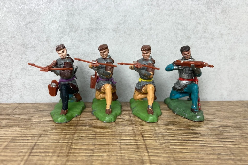 Vintage Britains Swoppet Knights With Crossbows x4 1960s Swoppets - Image 4 of 4