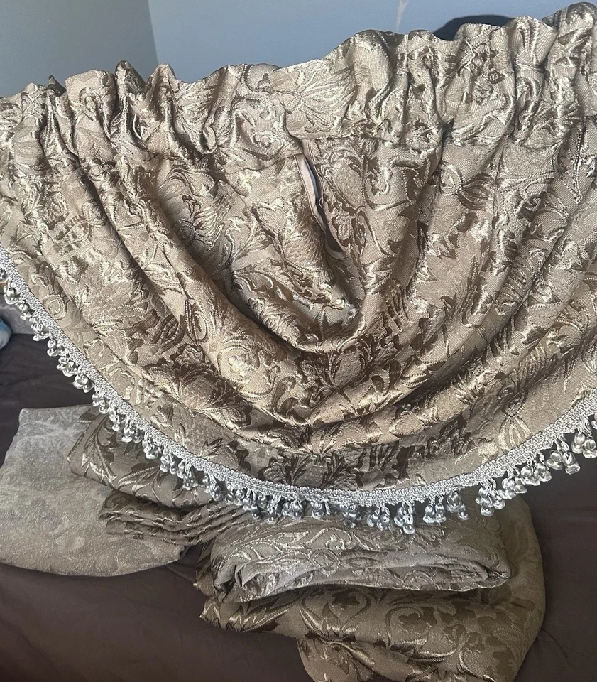 Croscill - (4) Valências de cachoeira poli e (4) painéis 44"X84" conjunto com 8 peças - Imagem 2 de 4