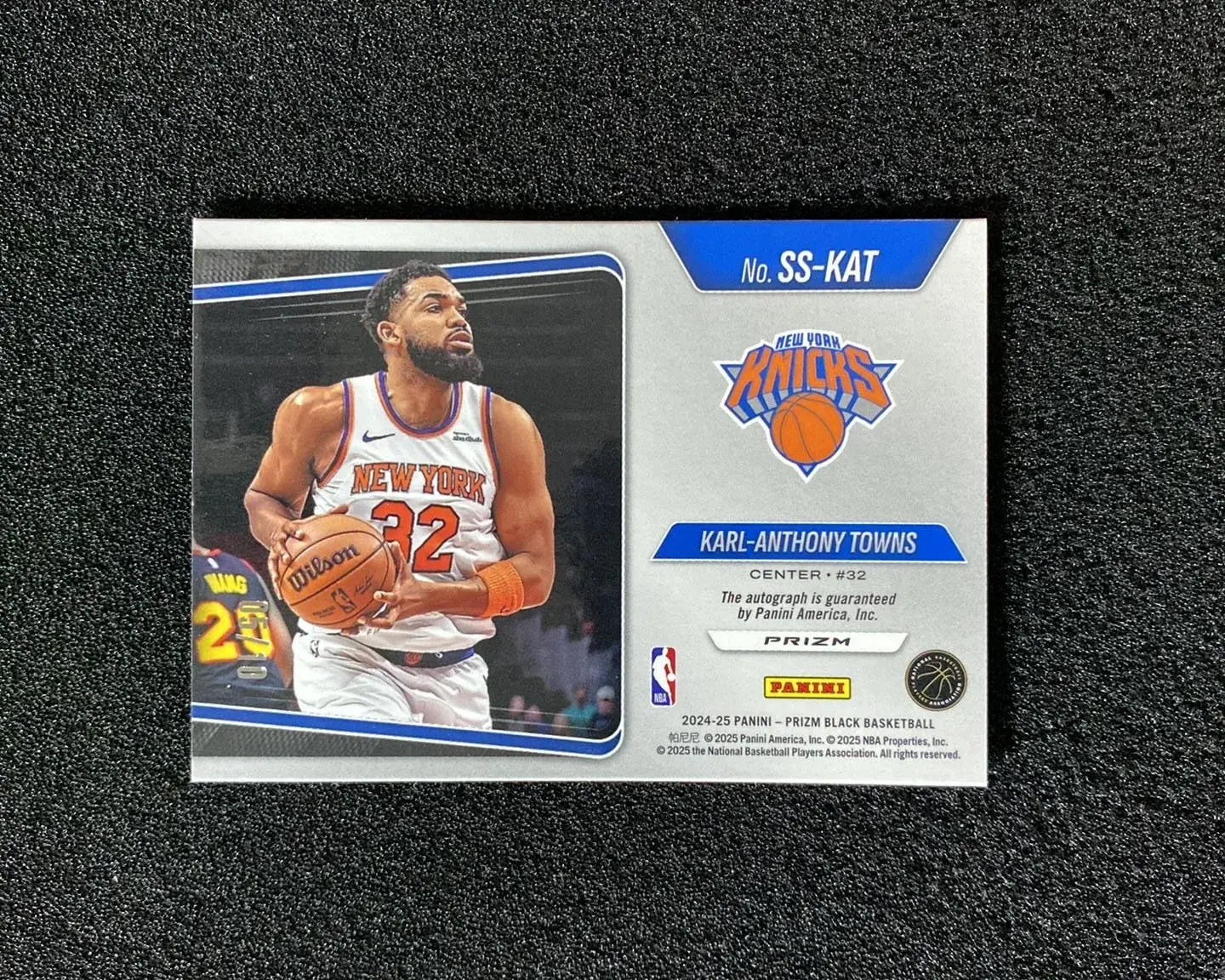 2024-25 Panini Prizm Black Karl-Anthony Towns Sensational Auto Gold 5/10 TS37 view 2