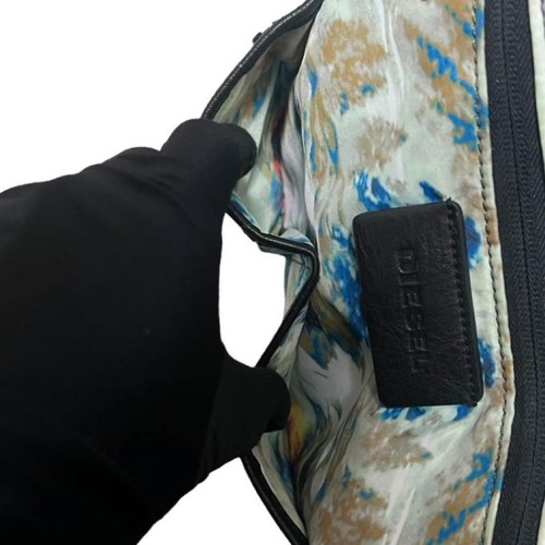 Borsa Diesel uomo 2 vie tracolla blu stampa all over taglia A4 conservazione lusso ITA - Foto 11 di 15