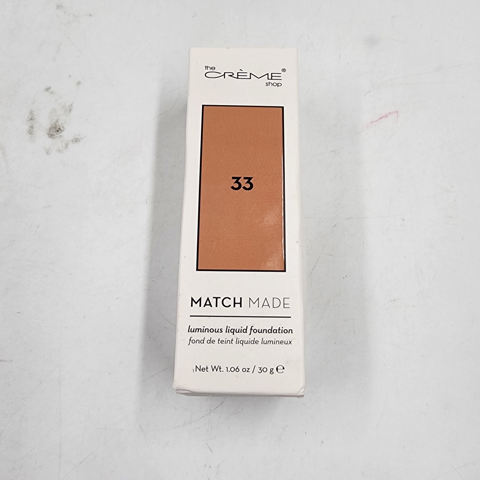 В магазине кремов Match была изготовлена светящаяся жидкая основа на 33 % без парабенов ~