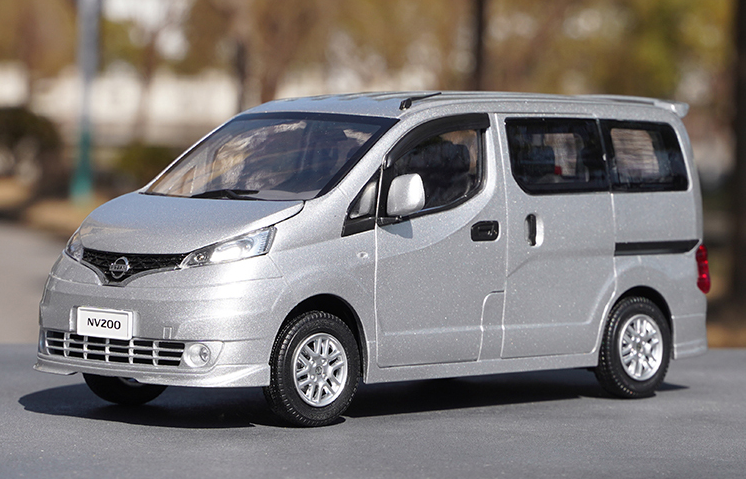 芸能人愛用 Nissan model car version Dealer 1/18 NV200 (without MPV 乗用車