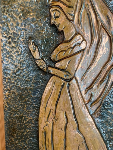 Gehämmertes KUPFERRELIEF geprägter Wandbehang KUNSTPLAKETTE Dame betet beten Gebet - Bild 5 von 12