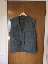 Rothco Plain Clothes Concealed Carry Tactical Fishing Green Vest Men's Large