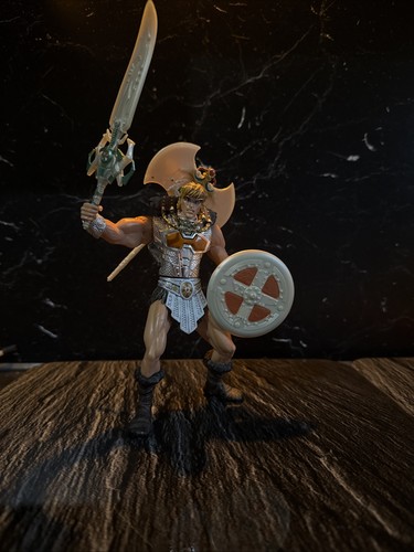 MotU 200X :Battle Sound He-Man 200x: Masters of the Universe :: Vitrinenfigur