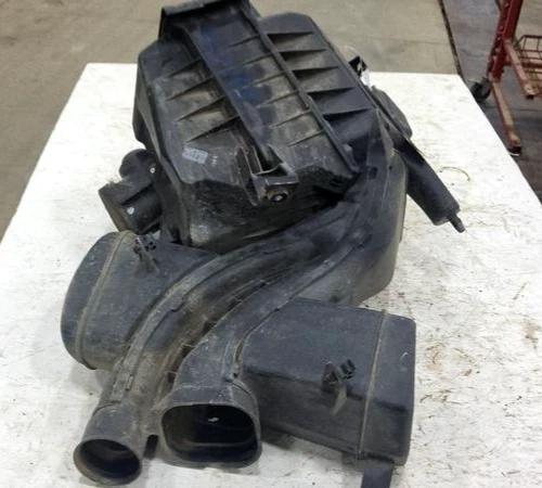 2015-2016 Toyota Sienna Air Filter Box Assembly OEM 1 Month Warranty - Image 2 of 4