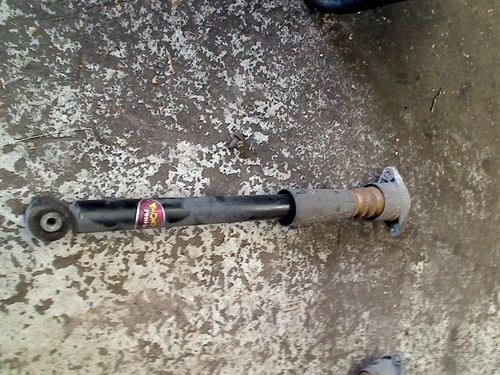 STOßDÄMPFER LINKS HINTEN Volkswagen Passat (3B2) Sedan 1.8 T 20V (APU) 1998