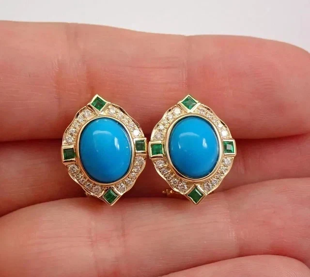 Pendientes de halo de corte ovalado de turquesa natural de 4,0 quilates enchapados en oro amarillo de 14 quilates Foto 2 de 4