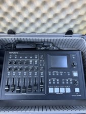 Roland VR-4HD 6 Input 4 Channel HD All in One AV Mixer  Case