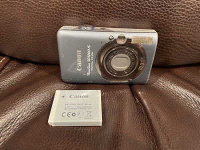 Canon PowerShot Elph SD1200 IS Gray 10mp 3x Optical Zoom Digital Camera