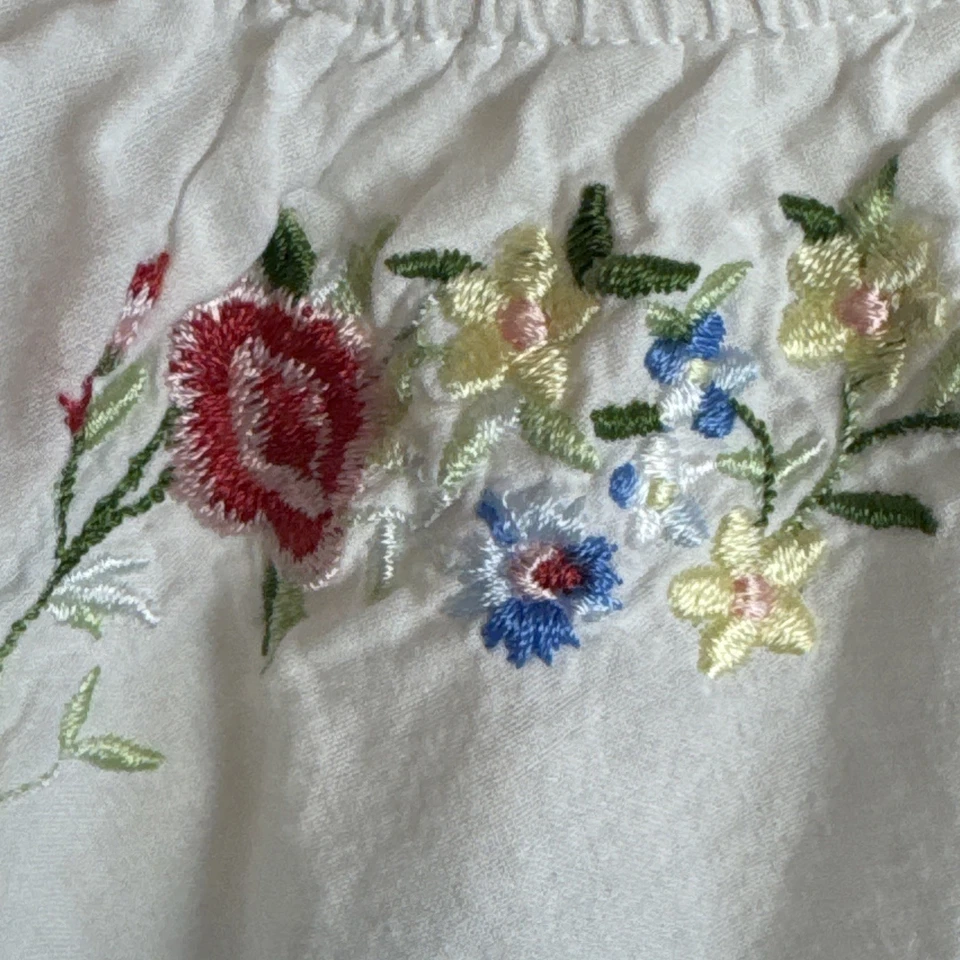 VTG Y2K Victoria's Secret MEDIUM Peasant Cottagecore Top Embroidered Shirt - Image 4 of 4