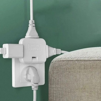 Flachadapter mit 3 Steckdosen aus ABS-Material für sichere Stromversorgung