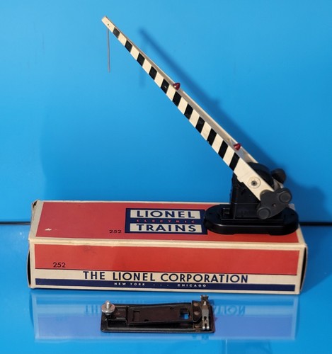 CB9: Lionel No. 252 Automatic Crossing Gate w/Original Solid Box 145C Contactor - Picture 1 of 3