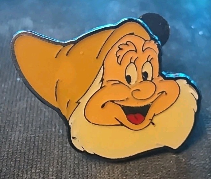 Happy Smiling Face Snow White and the Seven Dwarfs Pin # 16588