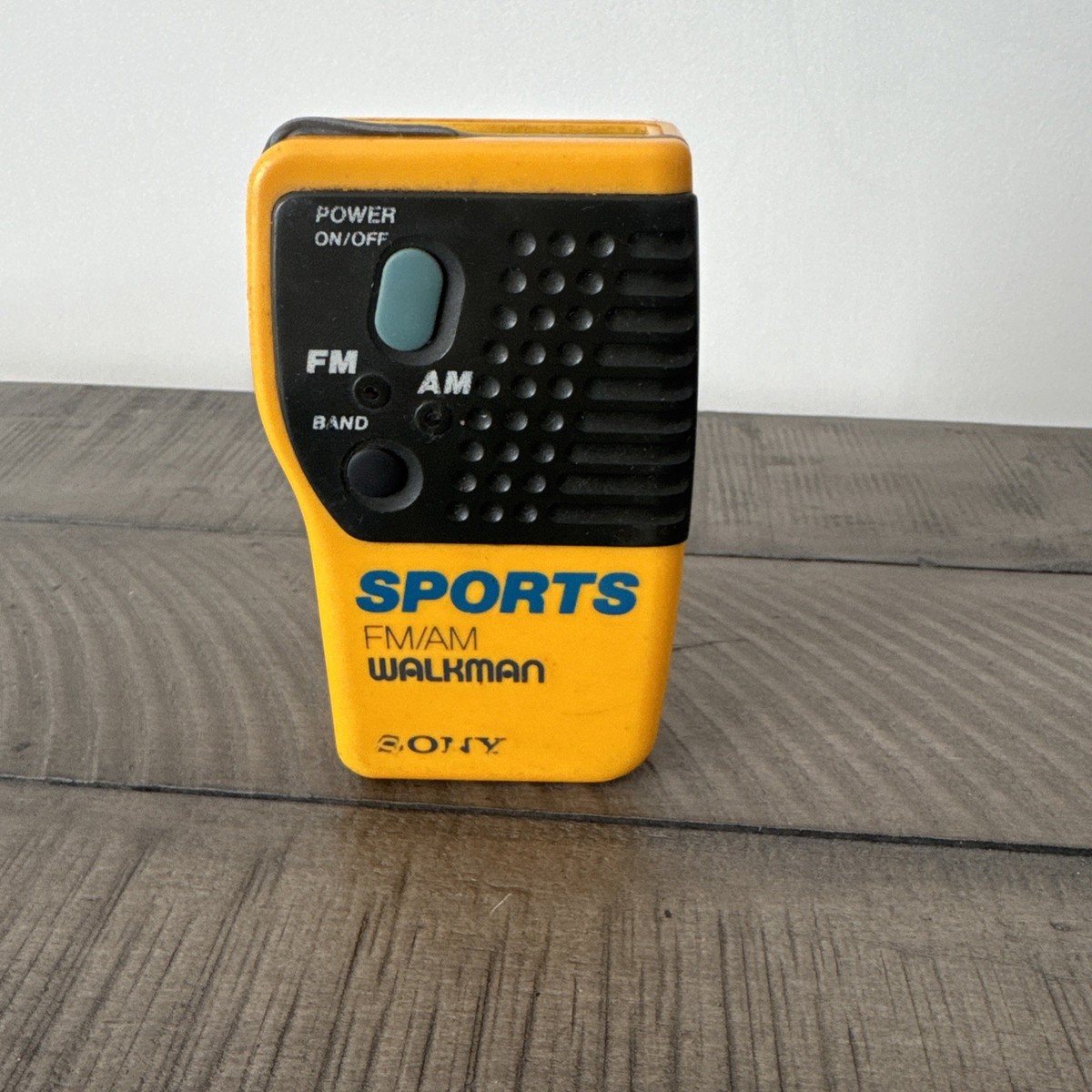 SONY FM/AM Sport Walkman SRF-8 Radio Yellow Vintage Tested Working