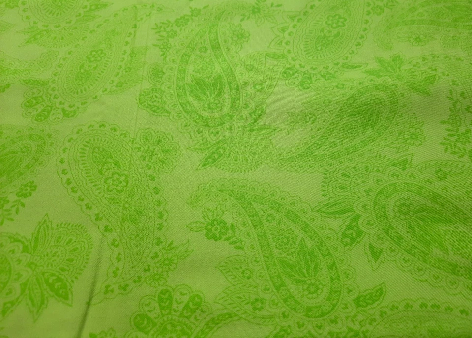 1 1/3 Yardas Peggy Paisley #3197 Telas Michael Miller Algodón Cachemira Verde Foto 2 de 4