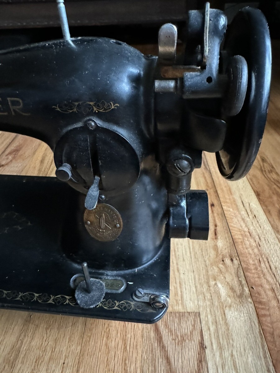 Vintage 1940s Singer Sewing Table Top Machine With Light No Cord