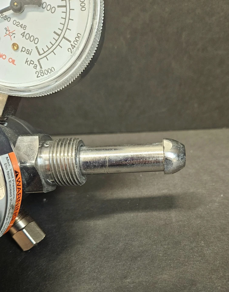 Regulador de gas Concoa dos etapas CGA 580 entrada Foto 4 de 4