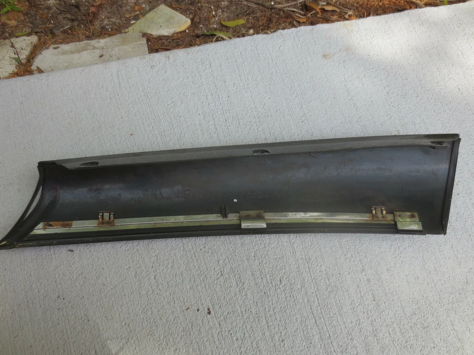 89 90 91 92 DODGE COLT MIRAGE PASSEGER LADO DERECHO QUATER PANEL MOLDURA Foto 3 de 4