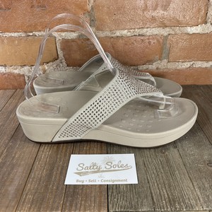 vionic beige sandals