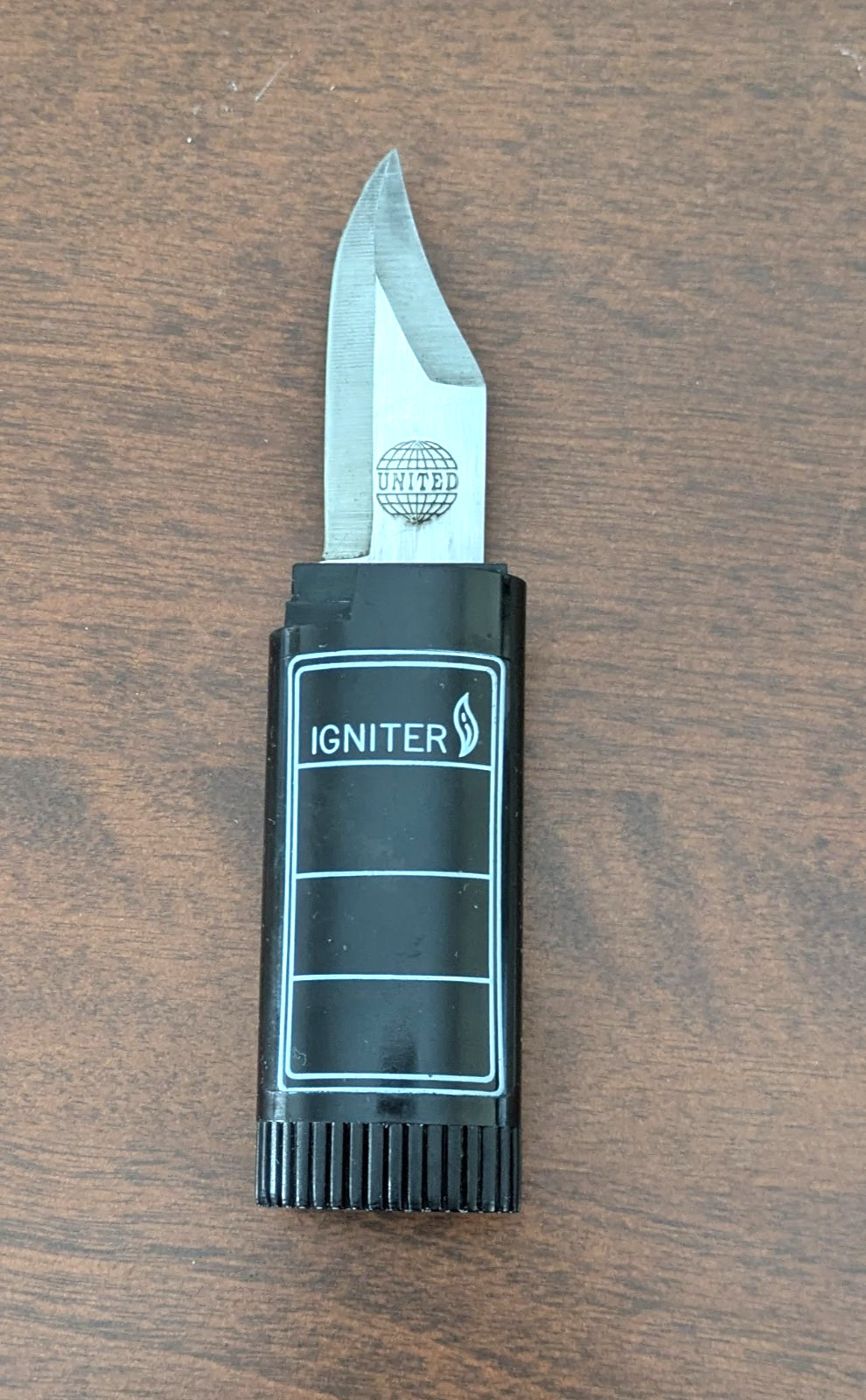 Holder With Retractable Knife Blade "united", Made In Taiwan