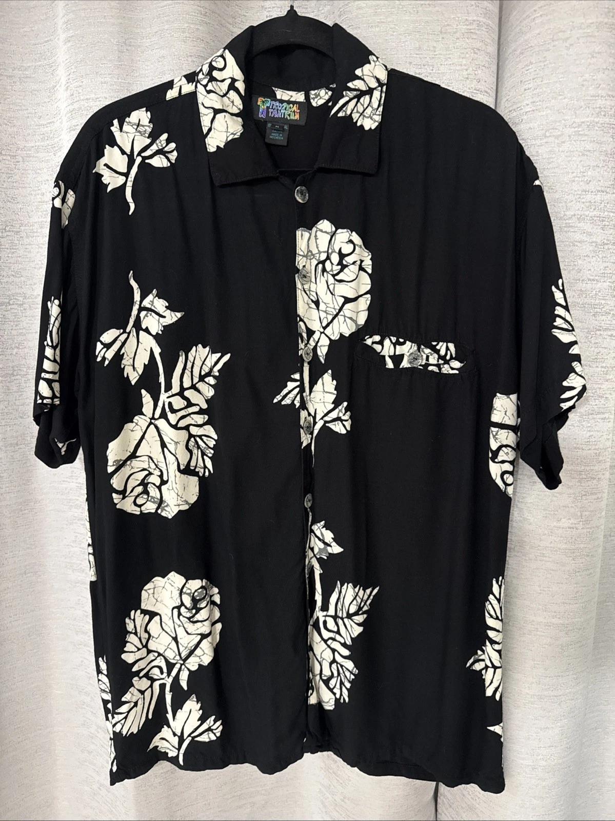 Tropical Tantrum Aloha Hawaiian Shirt Men’s Medium Black Batik Roses Rayon
Opens in a new window or