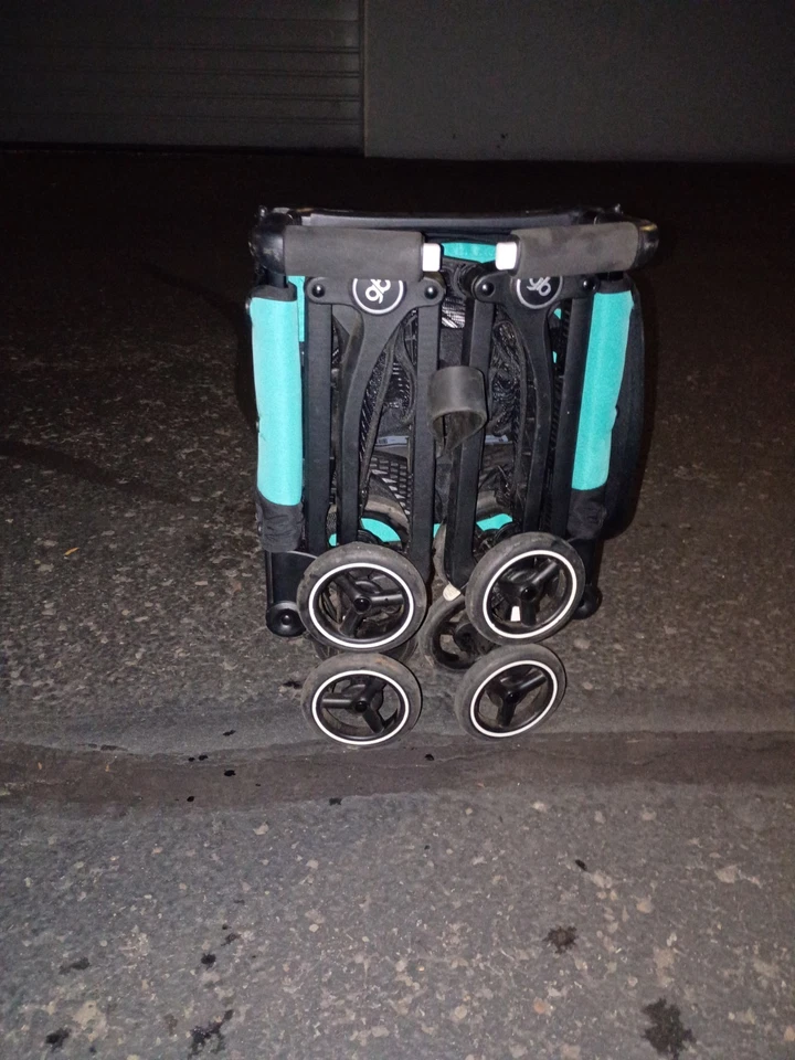 GB Pockit+ Lightweight Folding All Terrain Infant Stroller - Black and Teal - Image 3 of 4