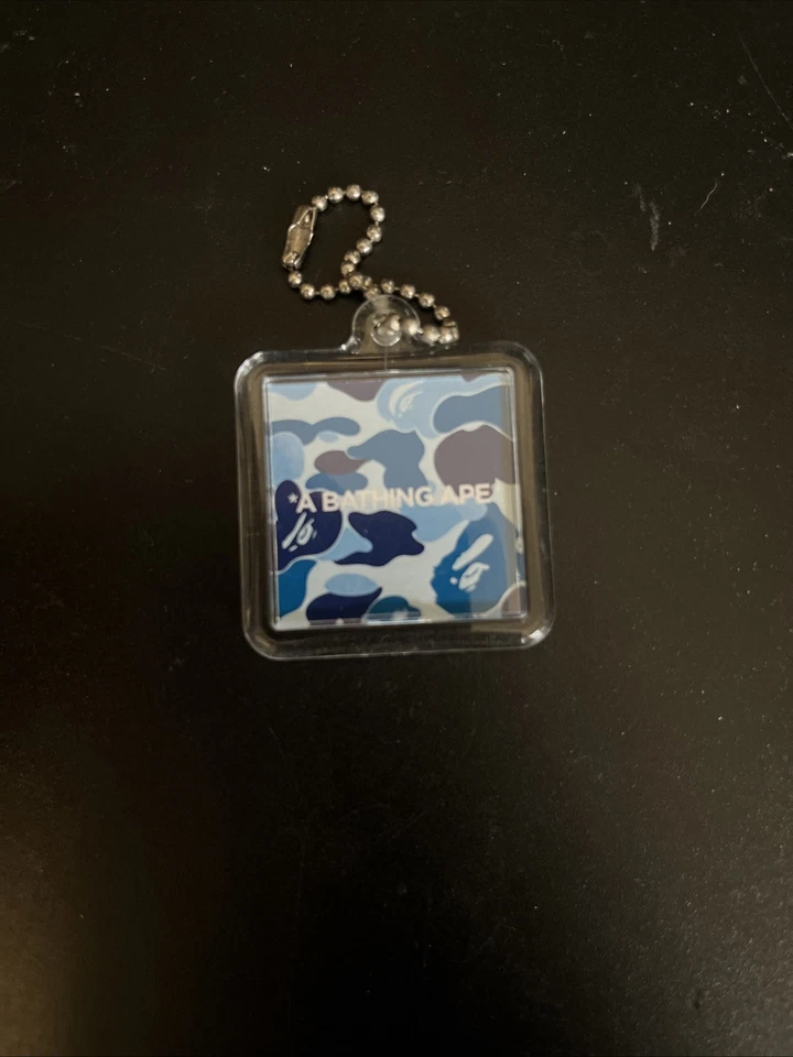 Paquete de día de club de entrenamiento de verano BAPE con llavero camuflaje BAPE Foto 3 de 4