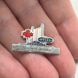 Vintage Sterling Silver Toronto Jaycees City Hall Lapel Pin Red Maple Leaf