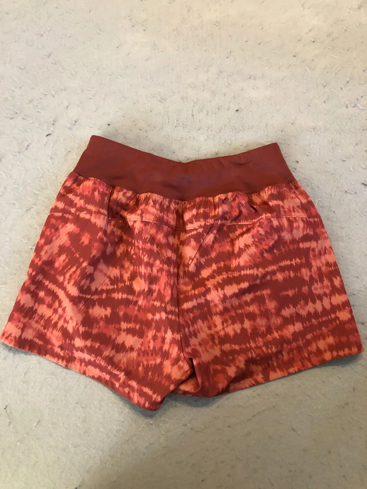 Pantalones Cortos Under Armour Para Mujer Pequeños Nuevos Fusion Ajustados 1383556 Precio de Venta sugerido por el fabricante $50 Foto 3 de 4