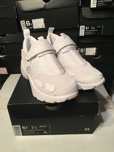 white jordan trunner