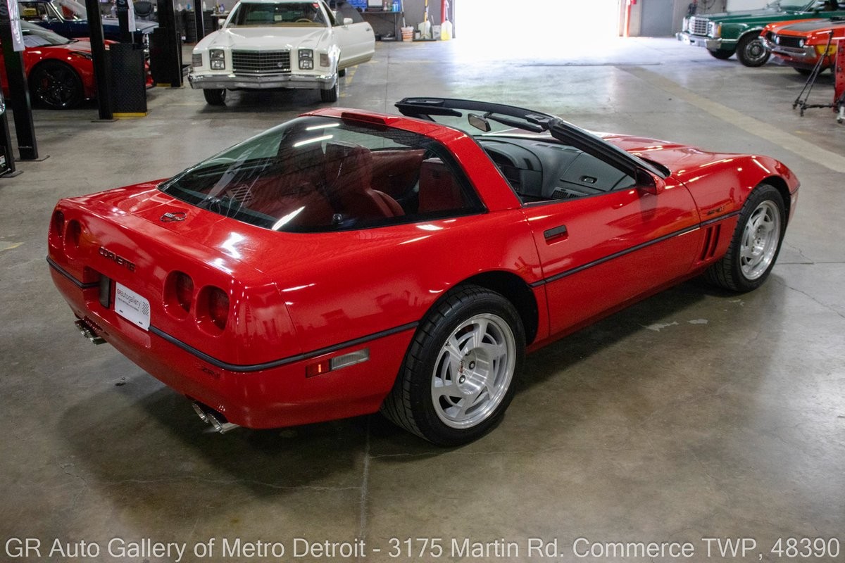1990 Bright Red Chevrolet Corvette   | C4 Corvette Photo 8