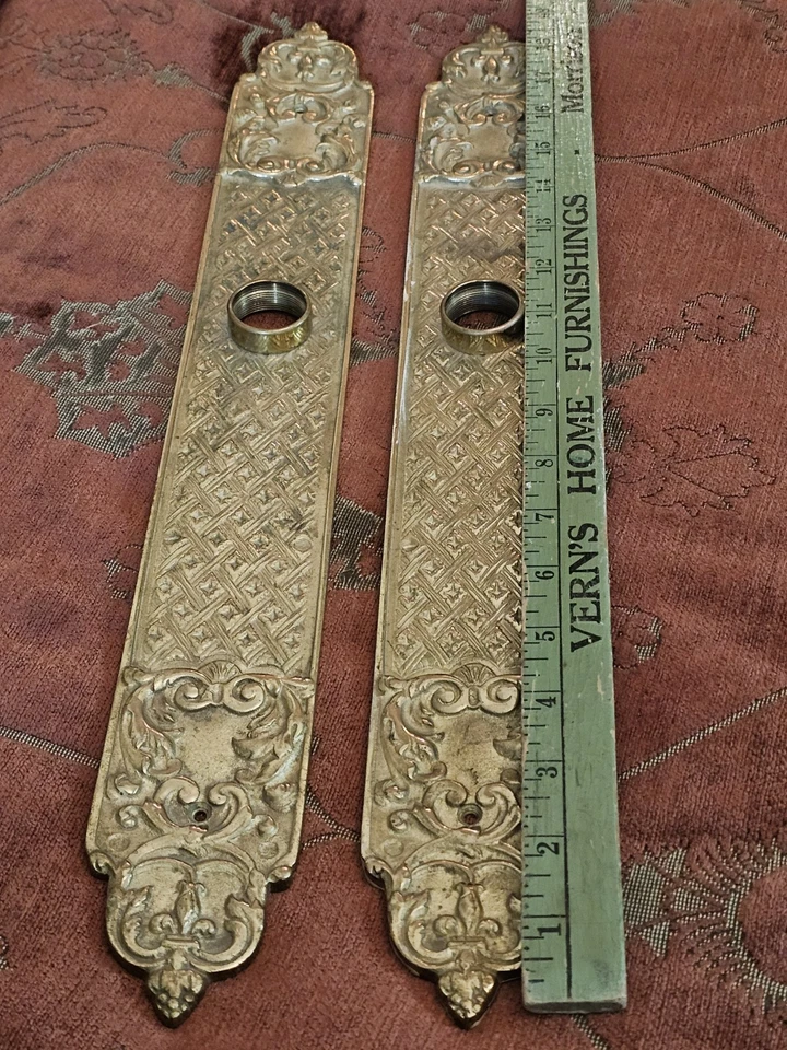 Placa posterior antigua grande de latón Foto 2 de 4