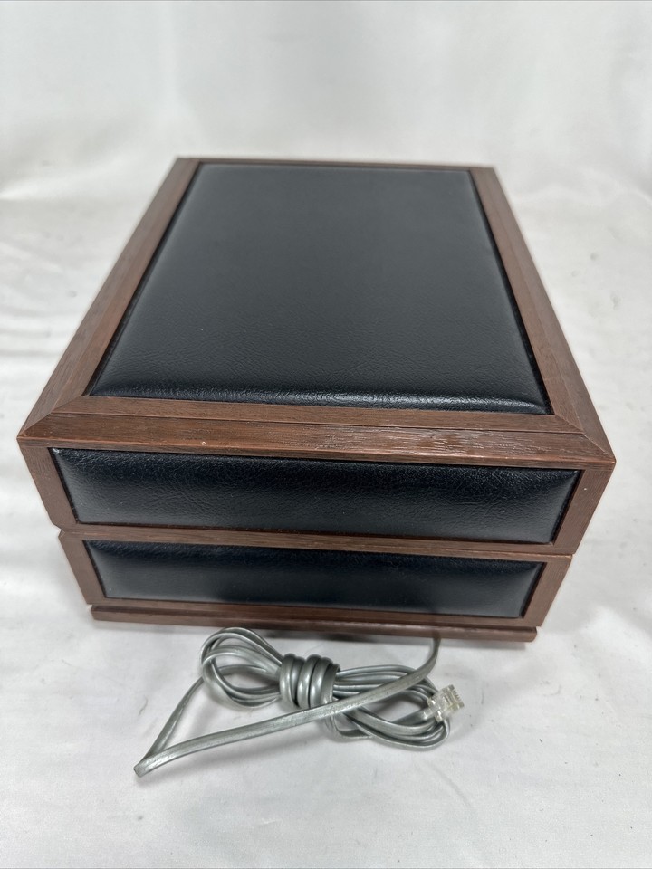 Cabine Téléphonique Britannique Vintage à Côté De Smartphone Sur Fond
