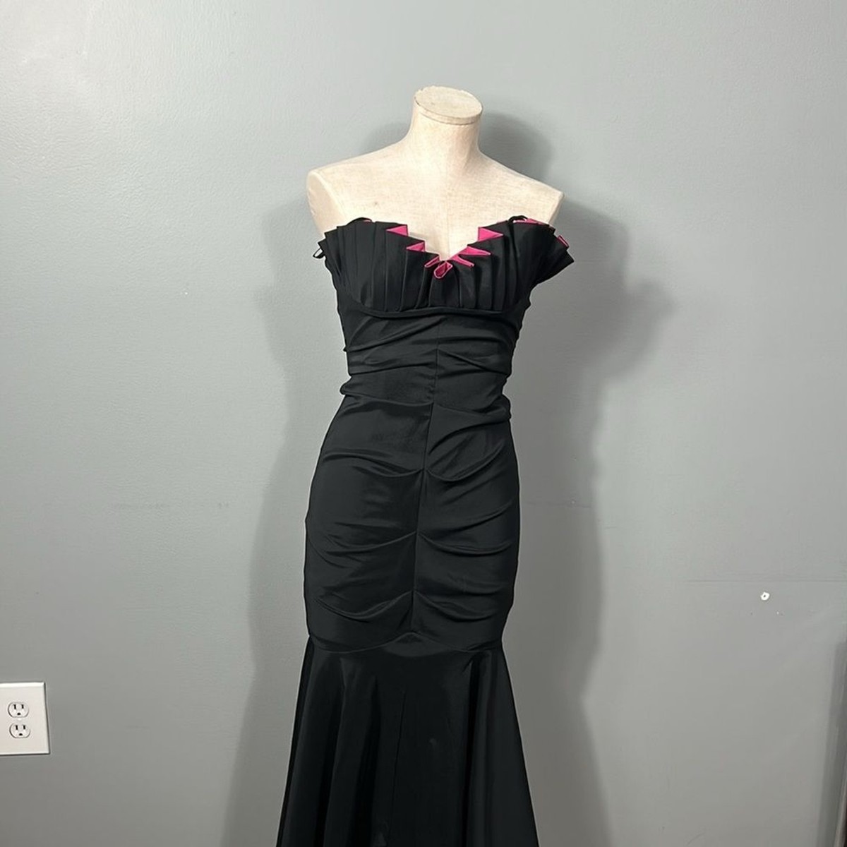 Betsy & Adam Black stretch Cocktail Dress pleated pink bodice size 4 vtg