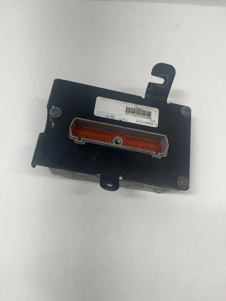 Chrysler Cirrus 1995-1997 chasis caja cerebral ABS (guardabarros derecho) OEM# 1R4605094 Foto 2 de 4