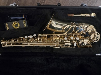 C.G. Conn 22M Alto Saxophone - Excellent Pads - Hard Case & Mouthpiece - USA